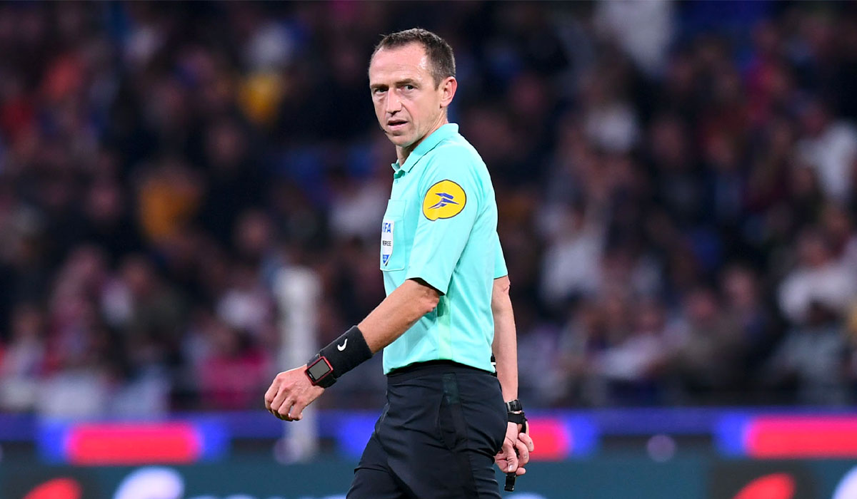 L'arbitre pour la J13